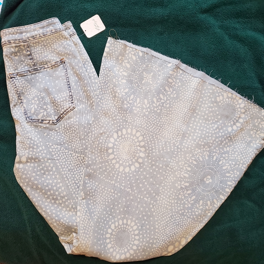 💖Free People / We The Free Pull On Printed Flared Jeans - Picture 11 of 13
